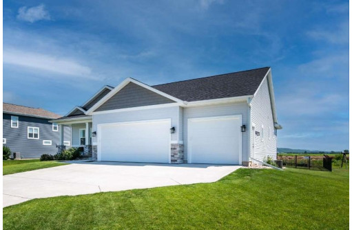 2016 Goldfinch Ln, Sauk City, WI 53583