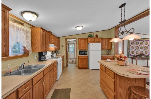 527 Feather Tr, Nekoosa, WI 54457