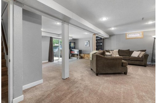 1419 Jasper Cir, Sun Prairie, WI 53590