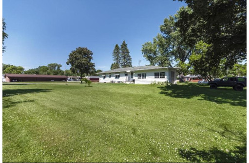 823 Elizabeth St, Baraboo, WI 53913