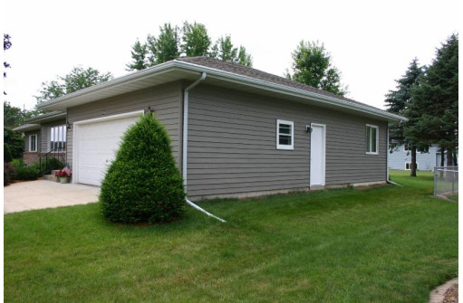 515 Raymond Rd, Waunakee, WI 53597