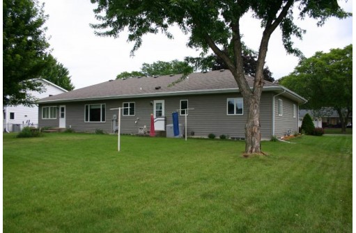 515 Raymond Rd, Waunakee, WI 53597