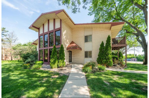 50 Whitcomb Cir 12, Madison, WI 53711