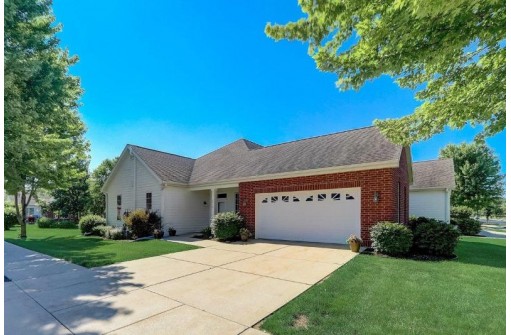 2838 Crinkle Root Dr, Fitchburg, WI 53711