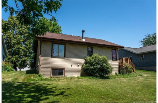 829 W Mohawk Tr, DeForest, WI 53532