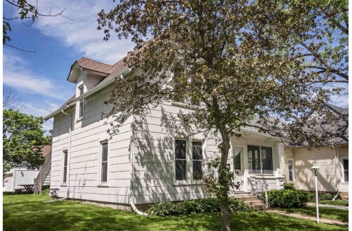 610 W Rollin St, Edgerton, WI 53534