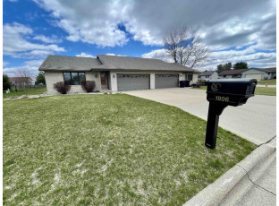 1906 Shannon Dr Janesville, WI 53546