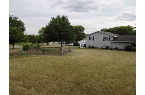 609 Colby Dr, Orfordville, WI 53576