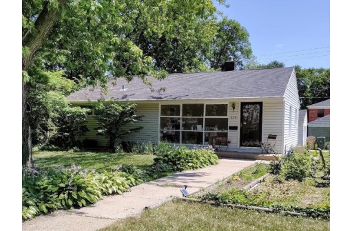 329 Robin Pky, Madison, WI 53705