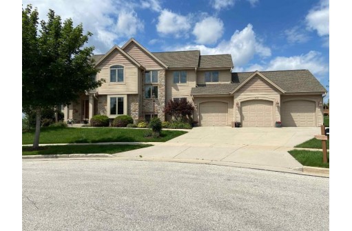 2226 Deer Path, Waukesha, WI 53189