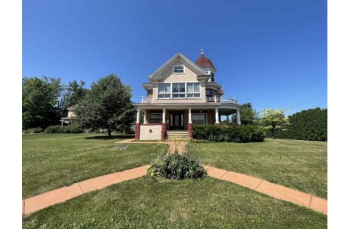 393 Water St, Prairie Du Sac, WI 53578