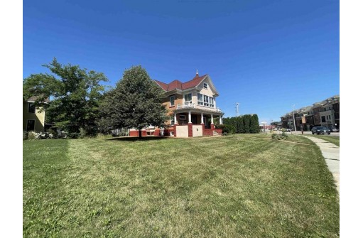 393 Water St, Prairie Du Sac, WI 53578