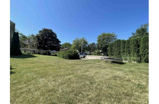 393 Water St, Prairie Du Sac, WI 53578