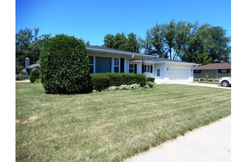 96 S Lexington Dr, Janesville, WI 53545