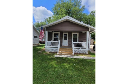 129 S Clear Lake Ave, Milton, WI 53563