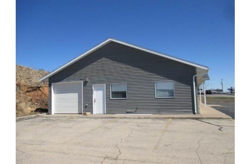 212 Airport Rd, Viroqua, WI 54665-1166