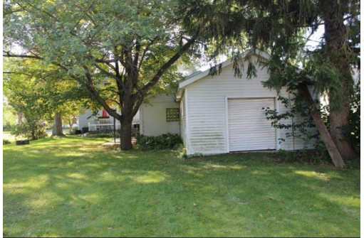 406 E Chestnut St, Pardeeville, WI 53954