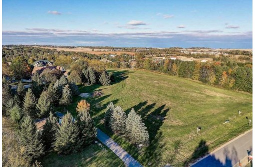 L5 Spruce Valley Dr, Verona, WI 53593