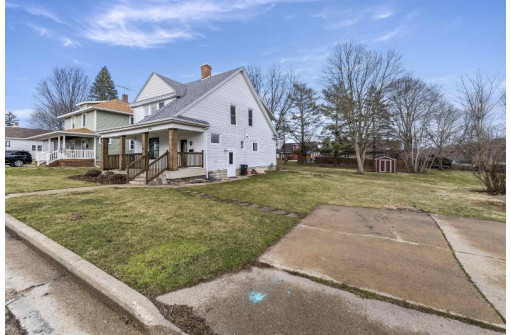 401 S Linn St, Dodgeville, WI 53533