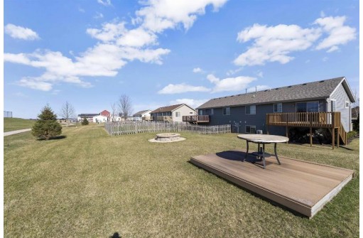 210 Lillehammer Ln, Mount Horeb, WI 53572