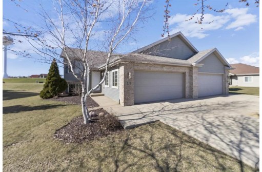 210 Lillehammer Ln, Mount Horeb, WI 53572