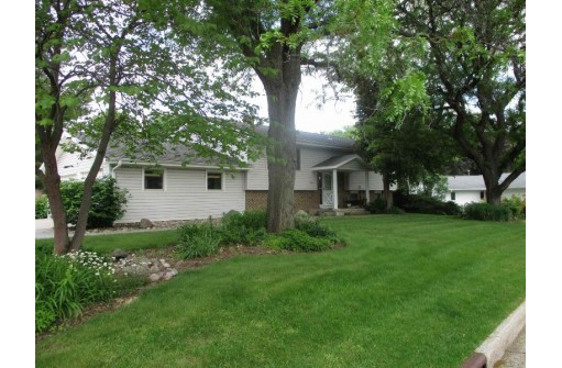 6762 Sunset Meadow Dr, Windsor, WI 53598