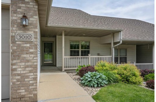 3010 Trenton Dr, Sun Prairie, WI 53590