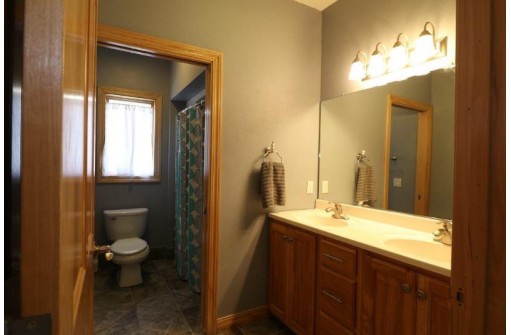 2804 W Deer Path Tr, Janesville, WI 53545