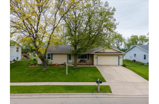 1823 Johnson St, Stoughton, WI 53589