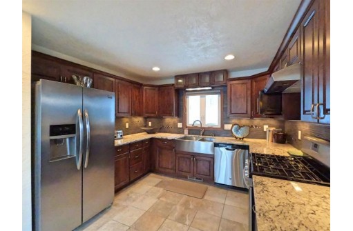 296 E Richardson Springs Rd, Edgerton, WI 53534