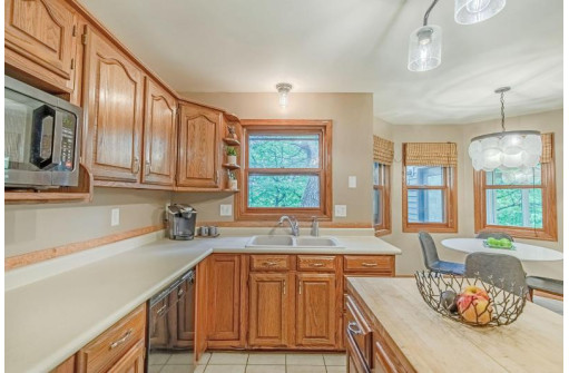 5308 Golden Grove Cir, McFarland, WI 53558