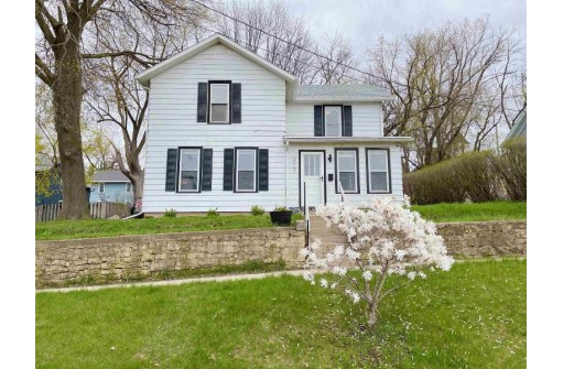 217 Hillside Ave, Stoughton, WI 53589