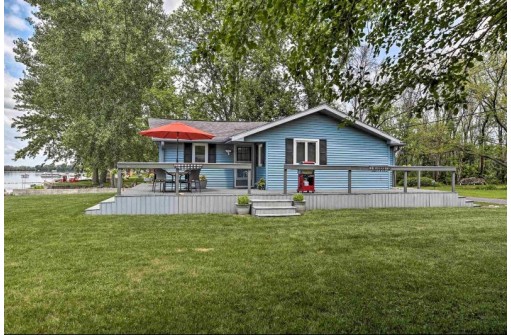 W7835 Willow Rd, Fort Atkinson, WI 53538