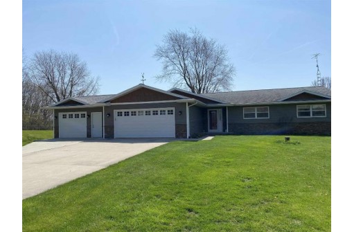 N8279 Schoenfeld Rd, Beaver Dam, WI 53916-9016