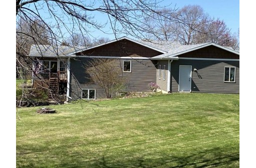 N8279 Schoenfeld Rd, Beaver Dam, WI 53916-9016