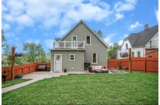 37 2nd St, New Glarus, WI 53574