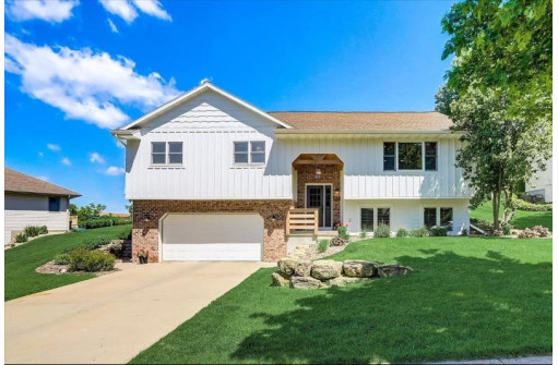 124 Robyn Ridge, Mount Horeb, WI 53572