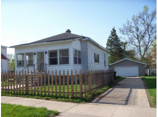 320 W Emmett St Portage, WI 53901