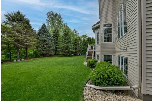 9002 Aspen Grove Ln, Madison, WI 53717