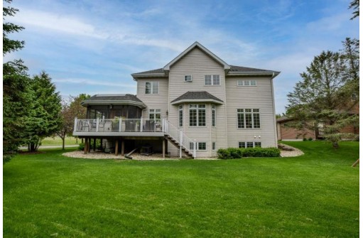 9002 Aspen Grove Ln, Madison, WI 53717