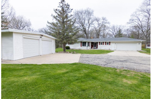 13 E Deer Run Park Rd, Edgerton, WI 53534