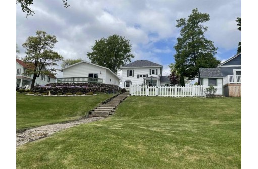 242 Lake Ave, Montello, WI 53949