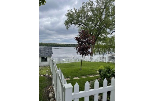 242 Lake Ave, Montello, WI 53949