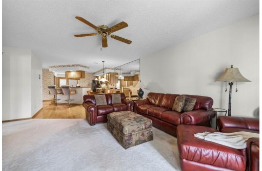 5391 Mariners Cove Dr 204, Madison, WI 53704