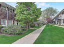 17 Lakewood Gardens Ln, Madison, WI 53704