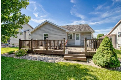 5326 Bauer Dr, Madison, WI 53718