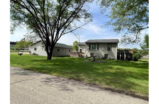 402 Dayton St, Blue River, WI 53518