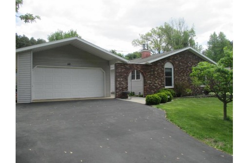 60 Pine Dr, Montello, WI 53949