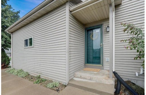 578 N Westmount Dr, Sun Prairie, WI 53590