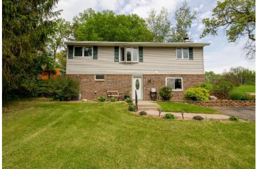 N6736 Blackhawk Rd, Portage, WI 53901